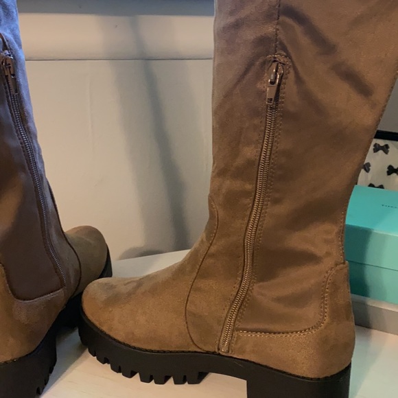 CHARLOTTE RUSSE KNEE HIGH FAUX SUEDE SPANDEX BOOTS - Picture 3 of 5